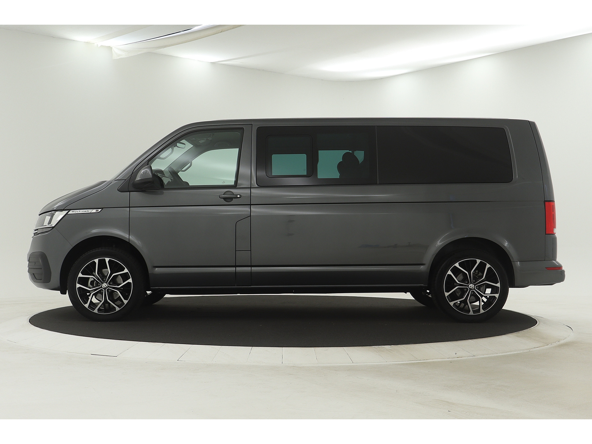 Volkswagen - Transporter 2.0 TDI 150 pk DSG L2H1 DC Multivan - 2022