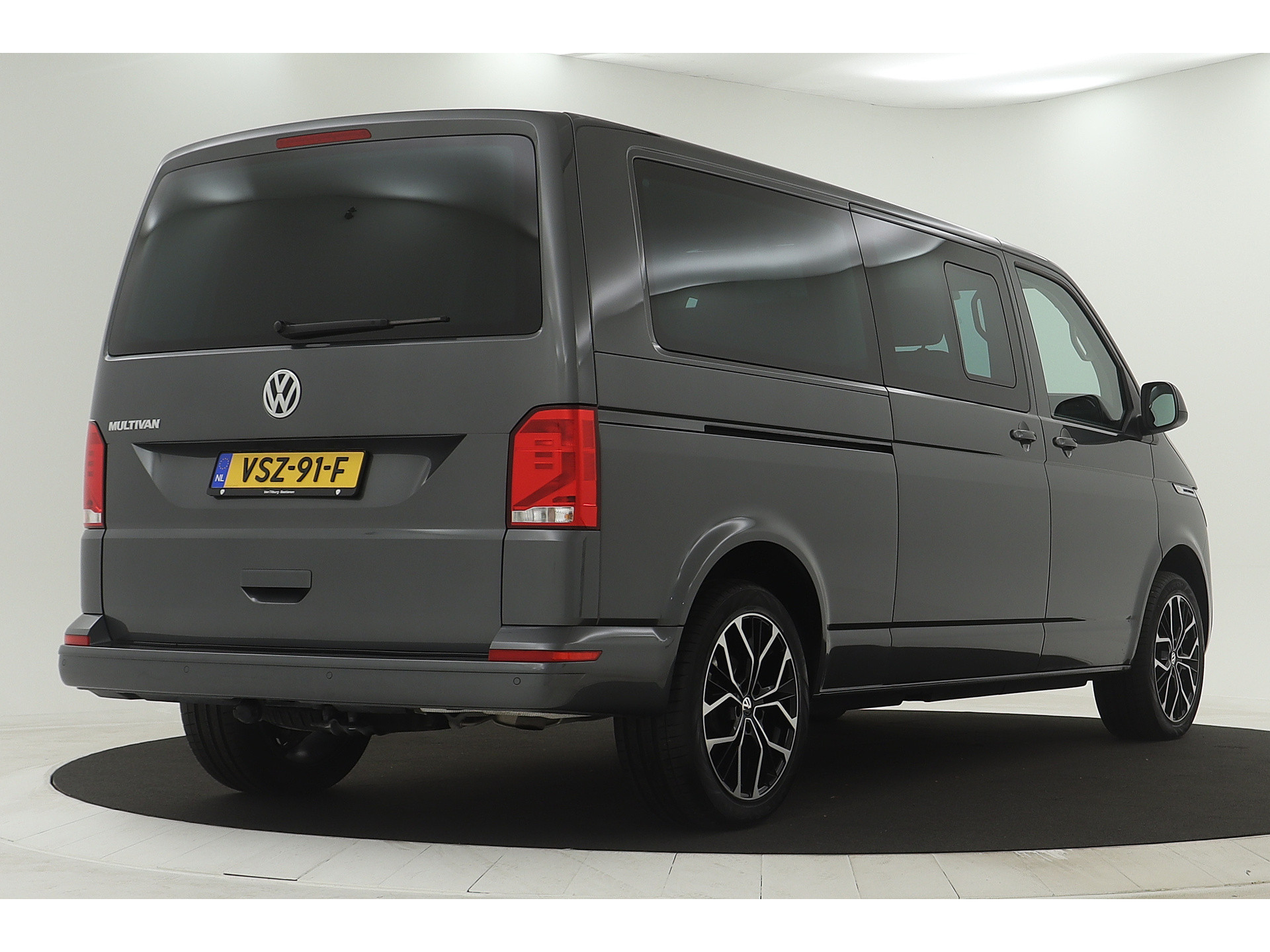 Volkswagen - Transporter 2.0 TDI 150 pk DSG L2H1 DC Multivan - 2022