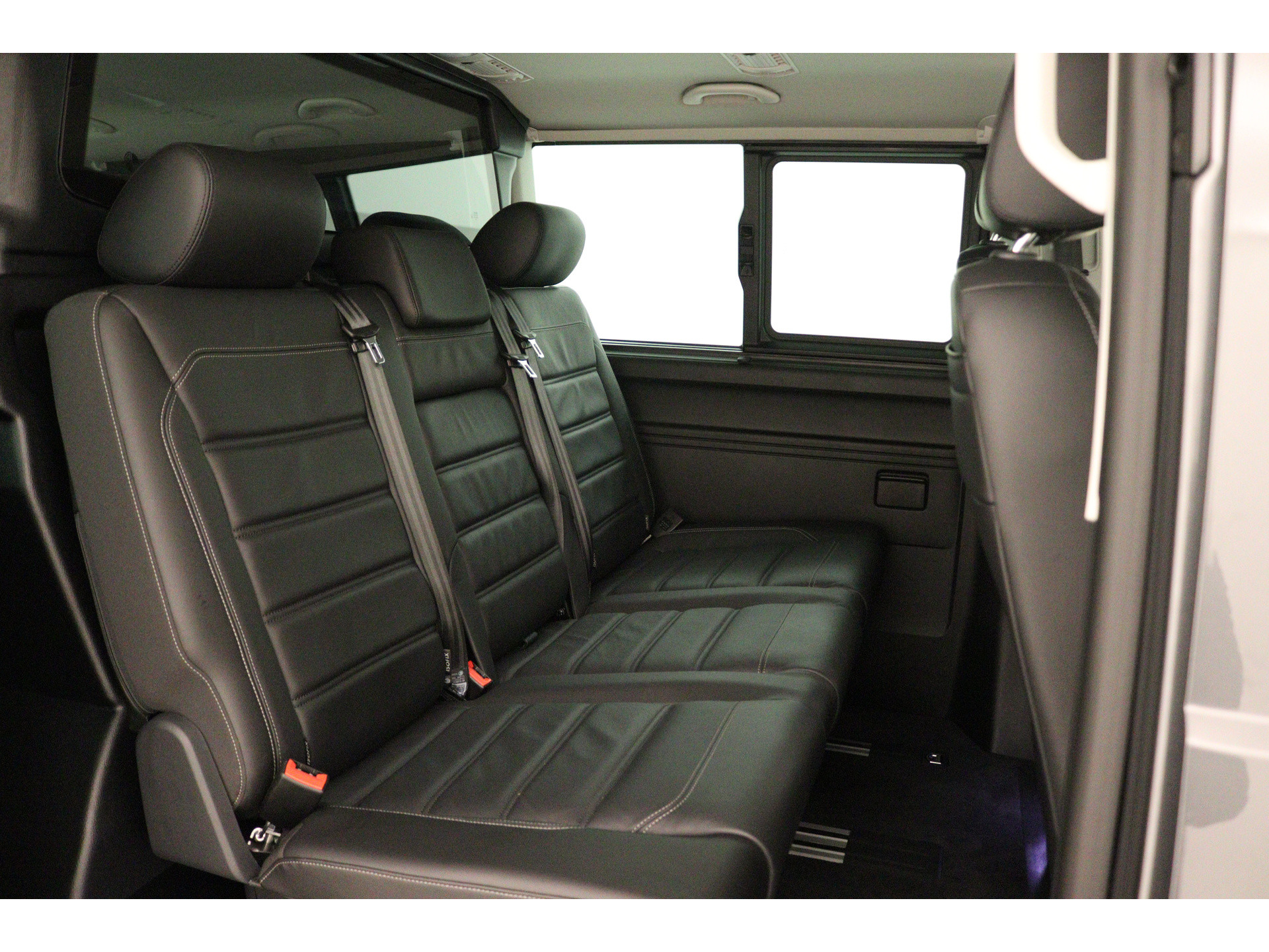 Volkswagen - Transporter 2.0 TDI 150 pk DSG L2H1 DC Multivan - 2022