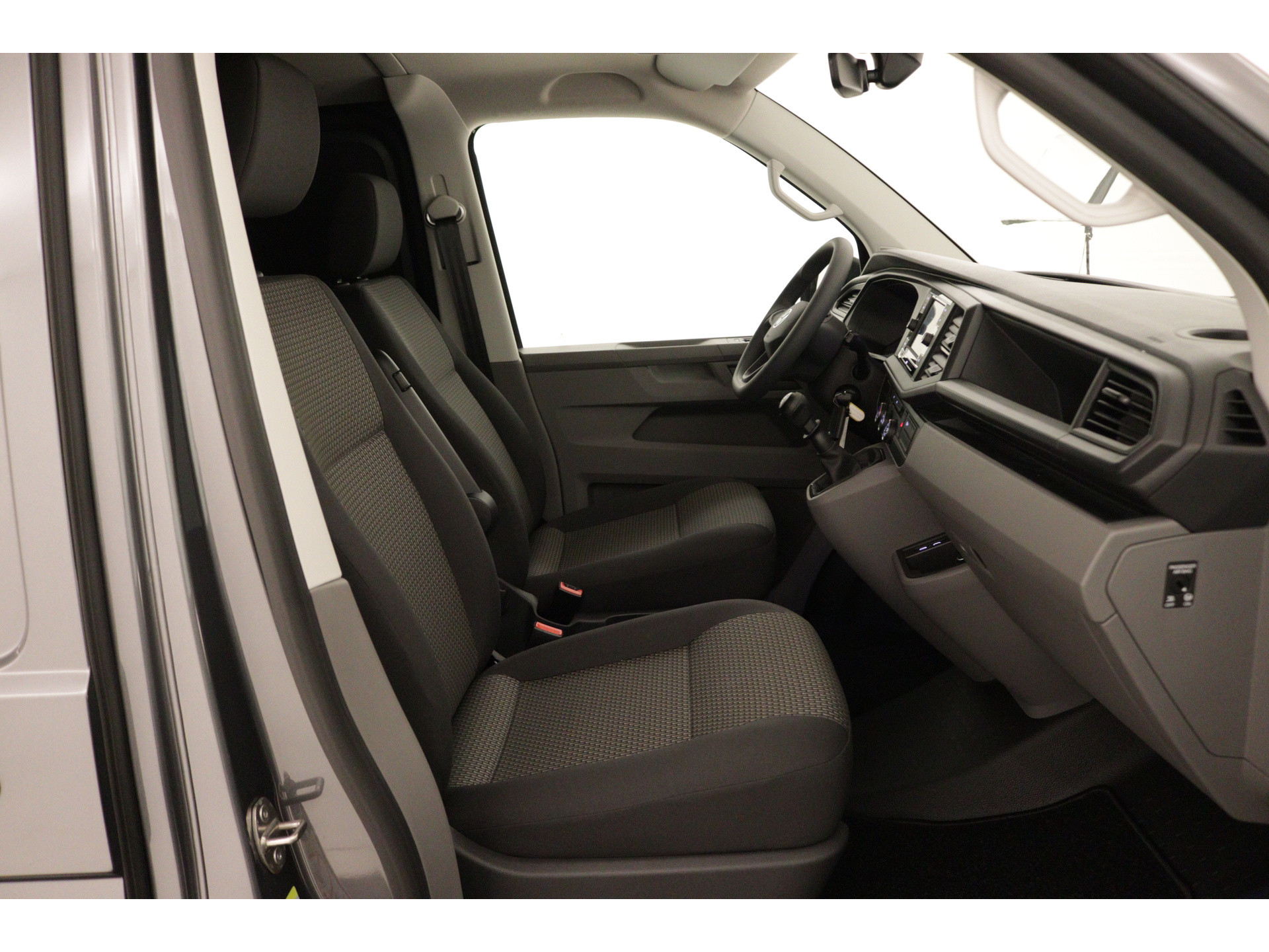 Volkswagen - Transporter 2.0 TDI L2H1 28 Comfortline - 2023