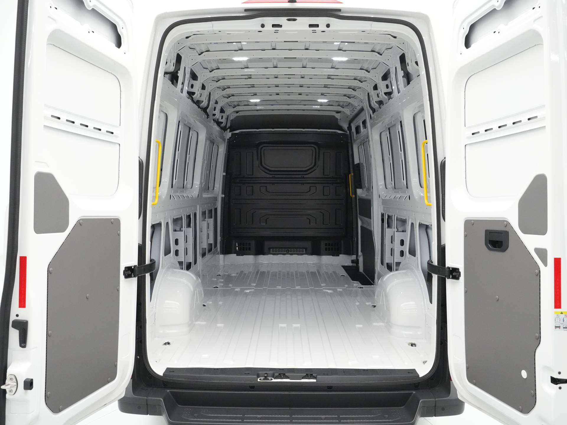 Volkswagen - Crafter 2.0 TDI 103kW 140PK GVW 3.5T L4H3 Highline AUT - 2024