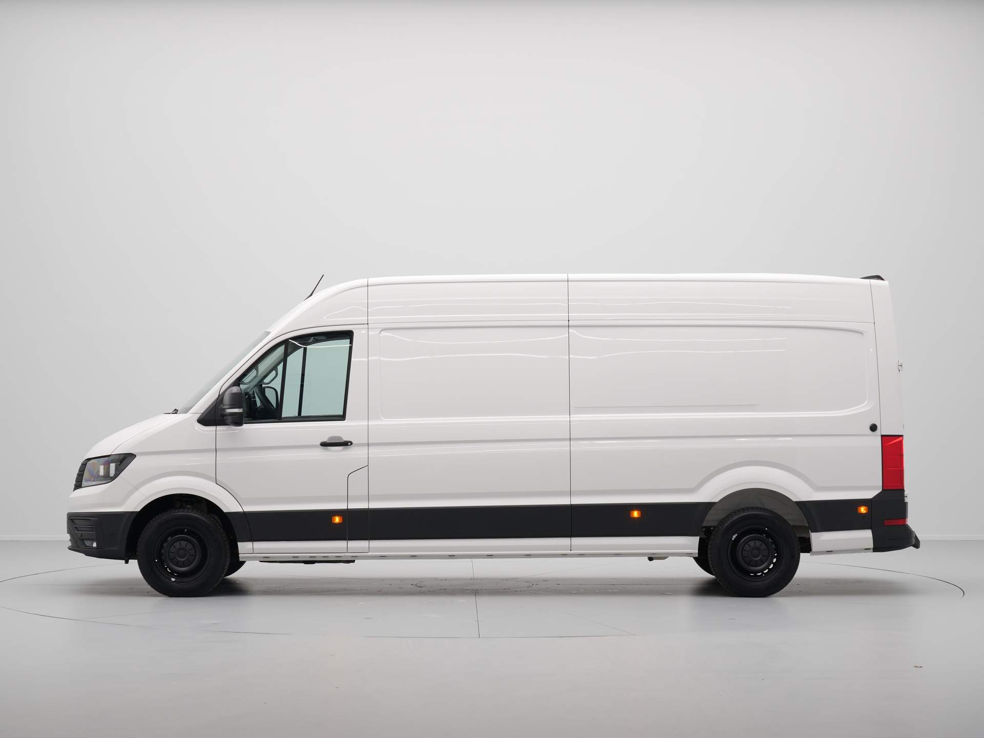 Volkswagen - Crafter 2.0 TDI 103kW 140PK GVW 3.5T L4H3 Highline AUT - 2024