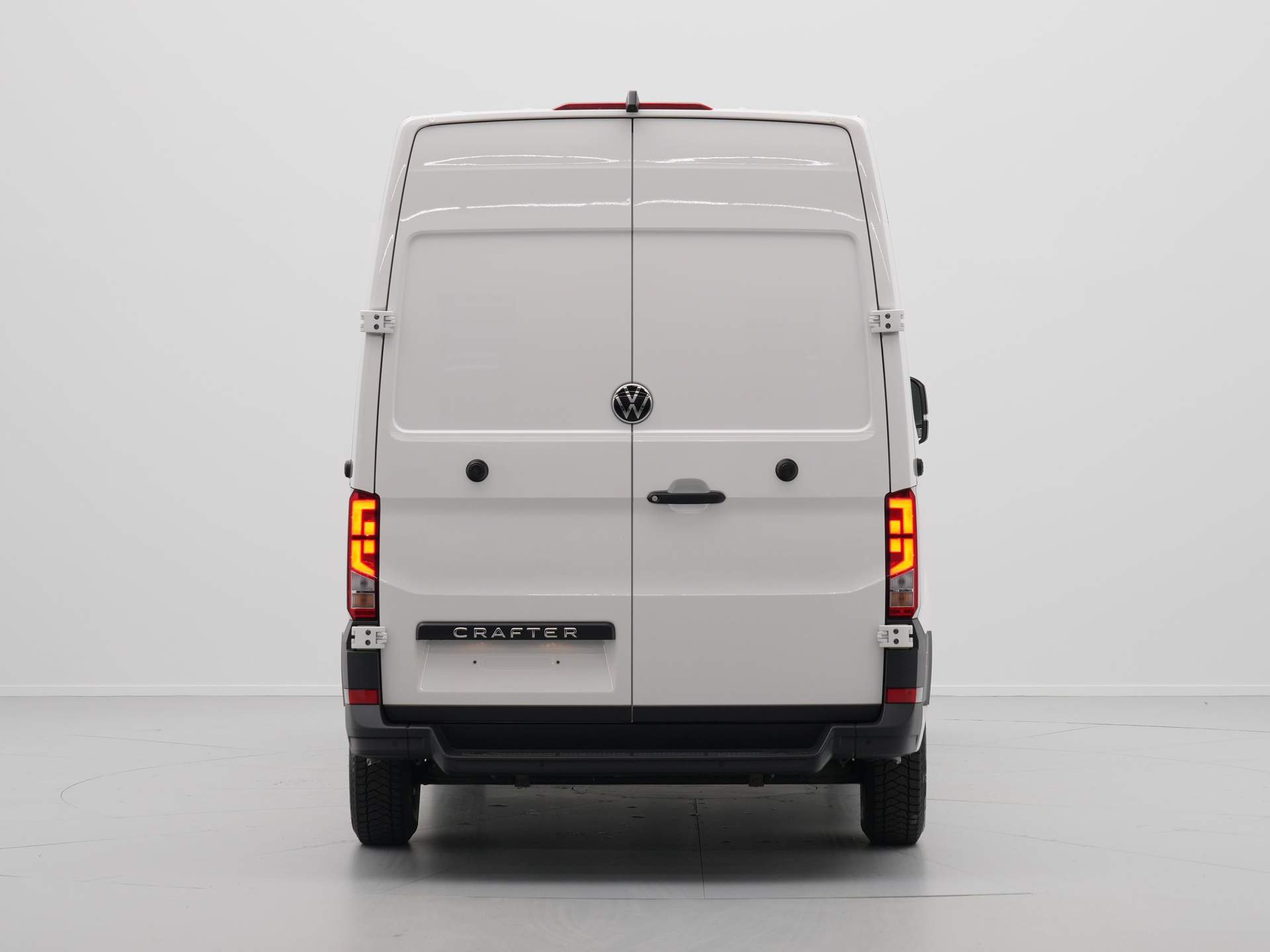 Volkswagen - Crafter 2.0 TDI 103kW 140PK GVW 3.5T L4H3 Highline AUT - 2024