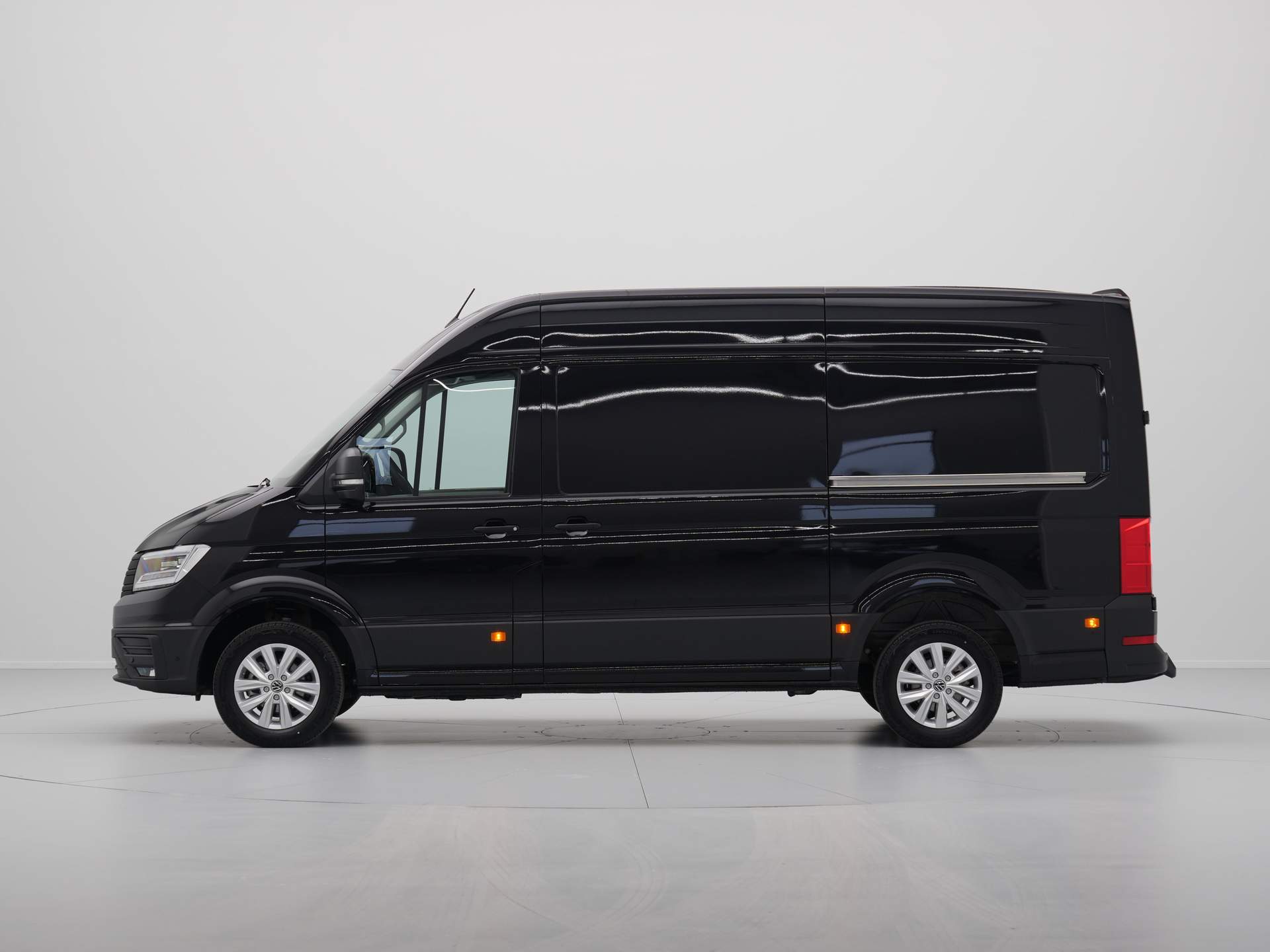 Volkswagen - Crafter 2.0 TDI 103kW 140PK GVW 3.5T L3H3 Exclusive AUT - 2024